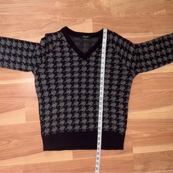 Todd Snyder $348 Merino Wool Houndstooth V-Neck Sweater in Navy Size XS - Picture 5 of 15
